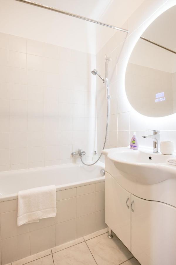 Cozy In The Heart Of With Terrace And Tub Apartament