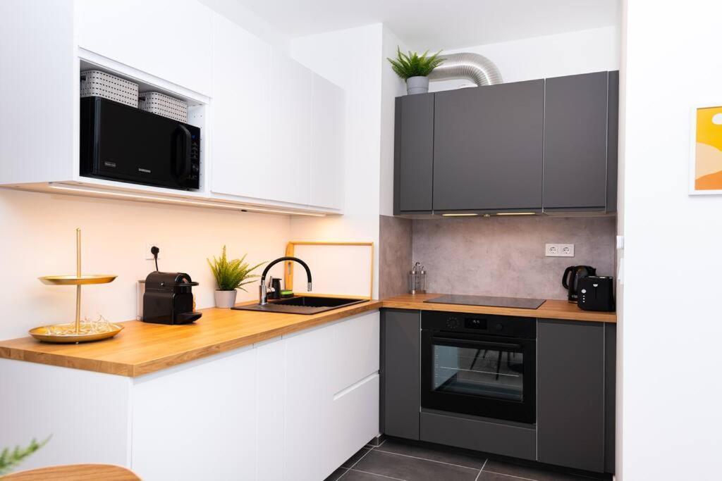 Chic207 Retreat: Modern 1br Gem With Parking By Nw Appartamento Budapest