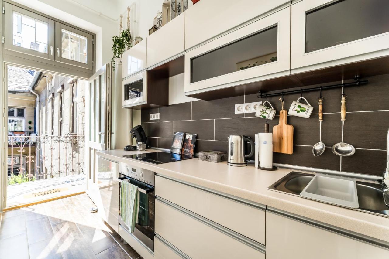 Apartament Sun-splashed Retreat In The Heart Of A Vibrant Quarter