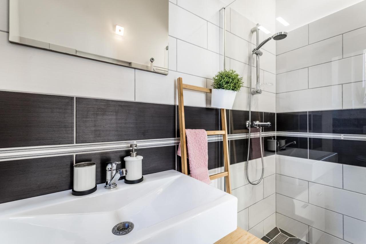 Apartamento Sun-splashed Retreat In The Heart Of A Vibrant Quarter