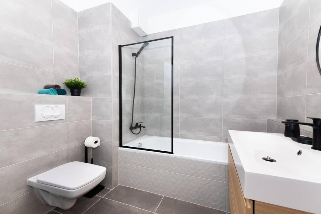 Appartamento Chic207 Retreat: Modern 1br Gem With Parking By Nw Budapest