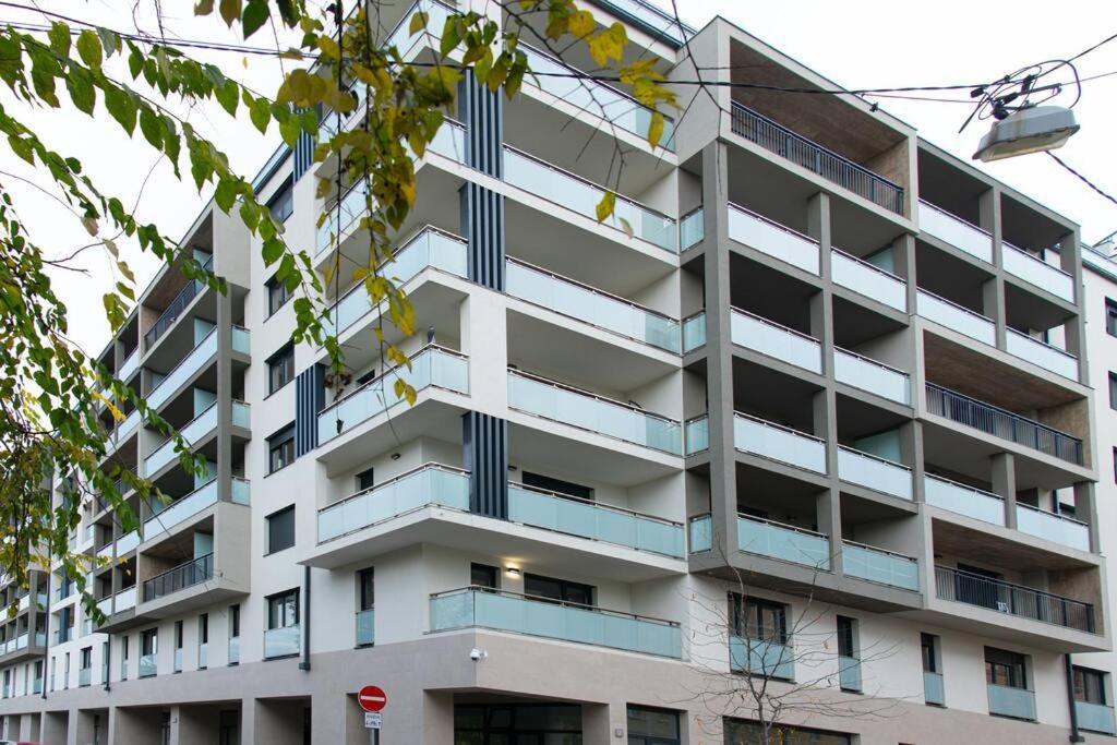 Chic207 Retreat: Modern 1br Gem With Parking By Nw Budapest