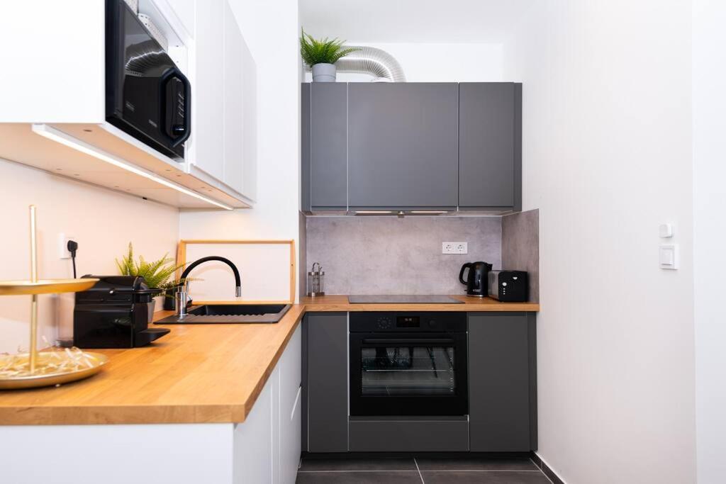 Chic207 Retreat: Modern 1br Gem With Parking By Nw Appartamento Budapest