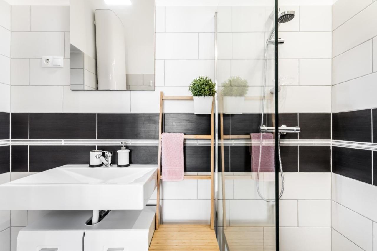 Sun-splashed Retreat In The Heart Of A Vibrant Quarter Apartament Budapeszt