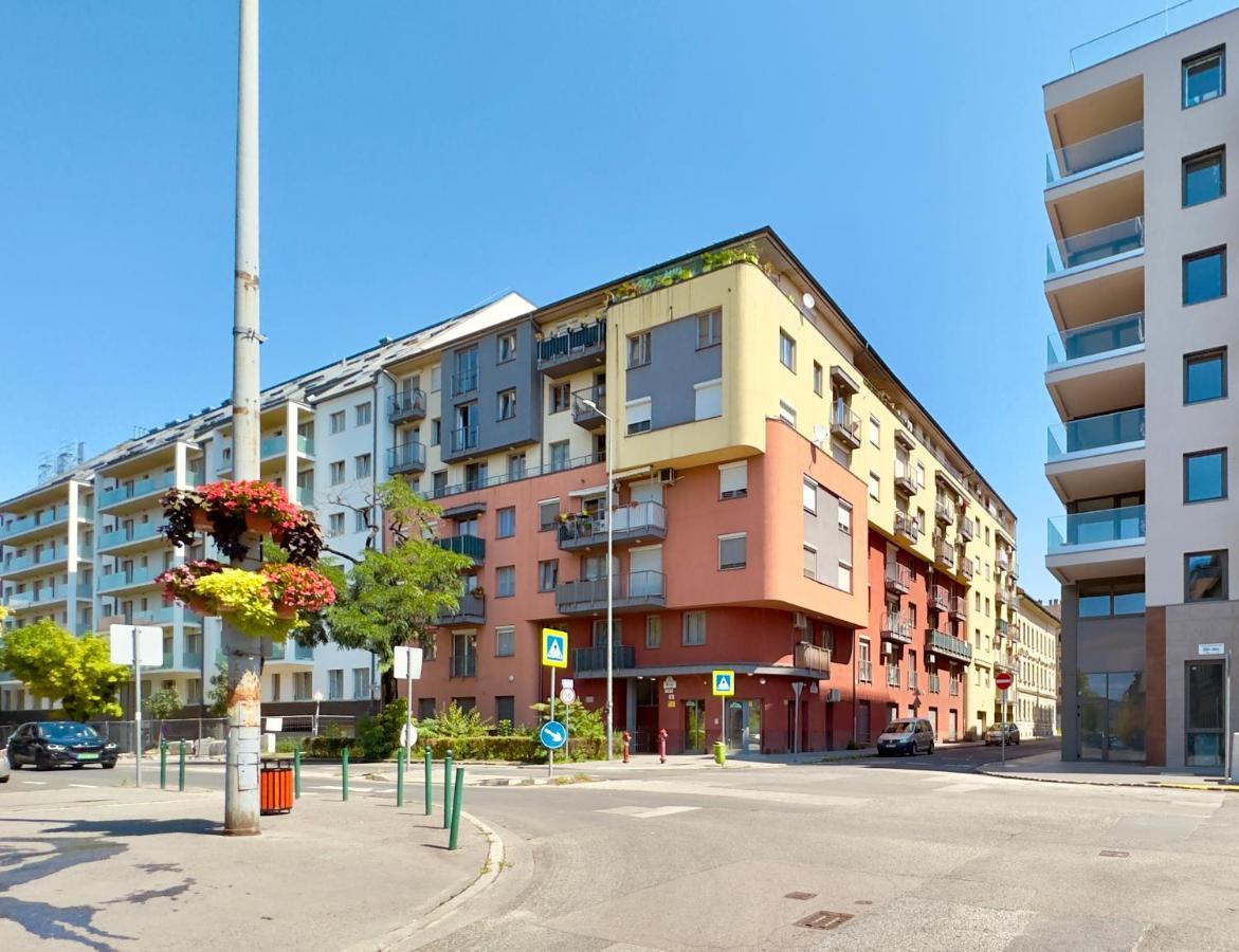 Apartment Corvin - Free Parking- Budapest