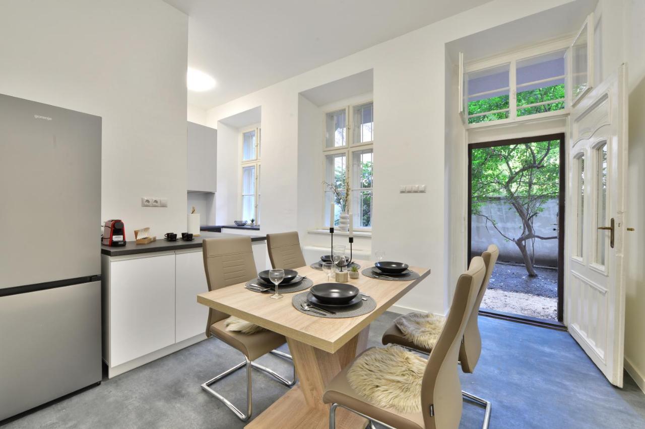 Central Newly Built Apartment, Aradi