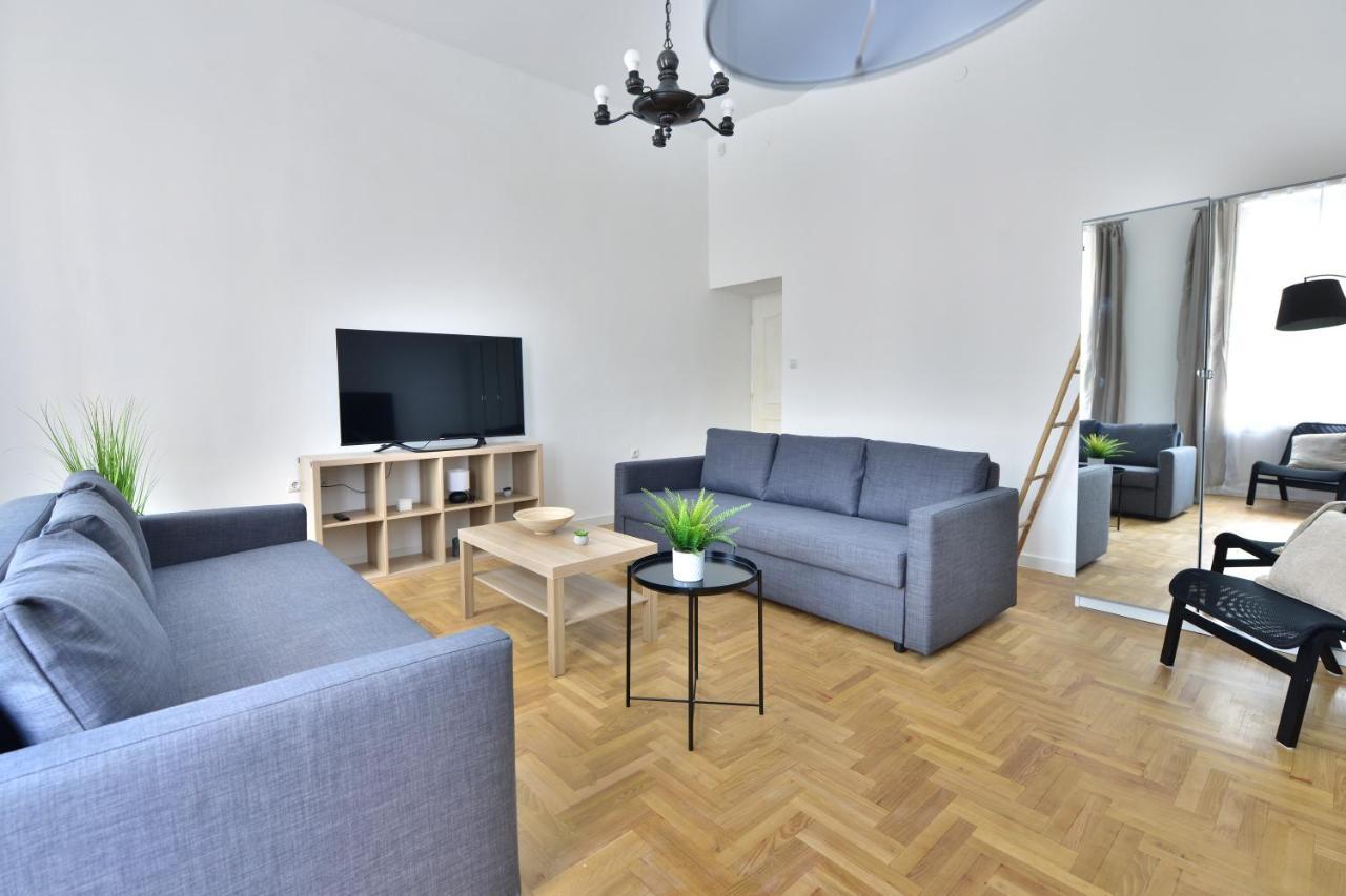 Central Newly Built Apartment, Aradi