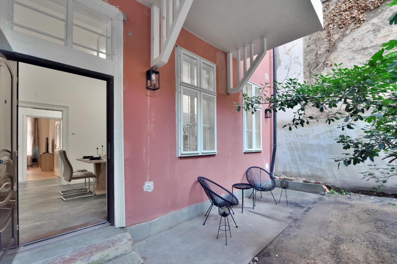 Central Newly Built Apartment, Aradi