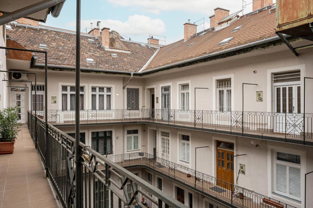 Szentkiralyi Apartman 2 *
