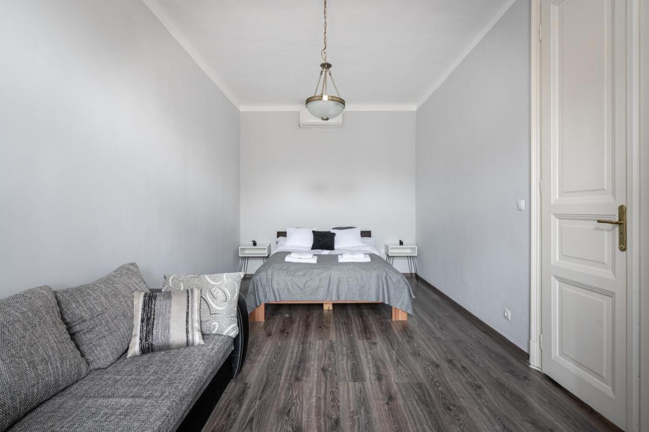 Szentkiralyi Apartman 2 Apartment