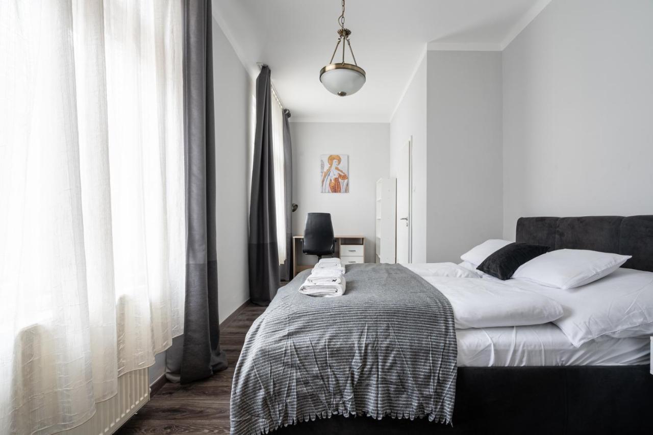 Szentkiralyi Apartman 2 *