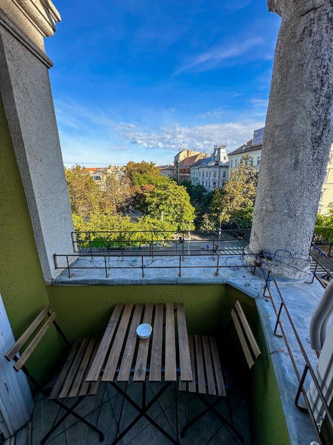 Saffron Center Panoramic Balcony *