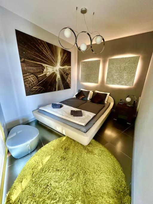 Hilltop Views, Design Suite - Buda Hills - Free Garage, Private Garden, Ac *