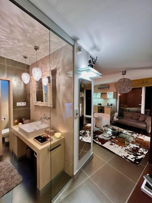 Hilltop Views, Design - Buda Hills - With Free Garage * Budapest