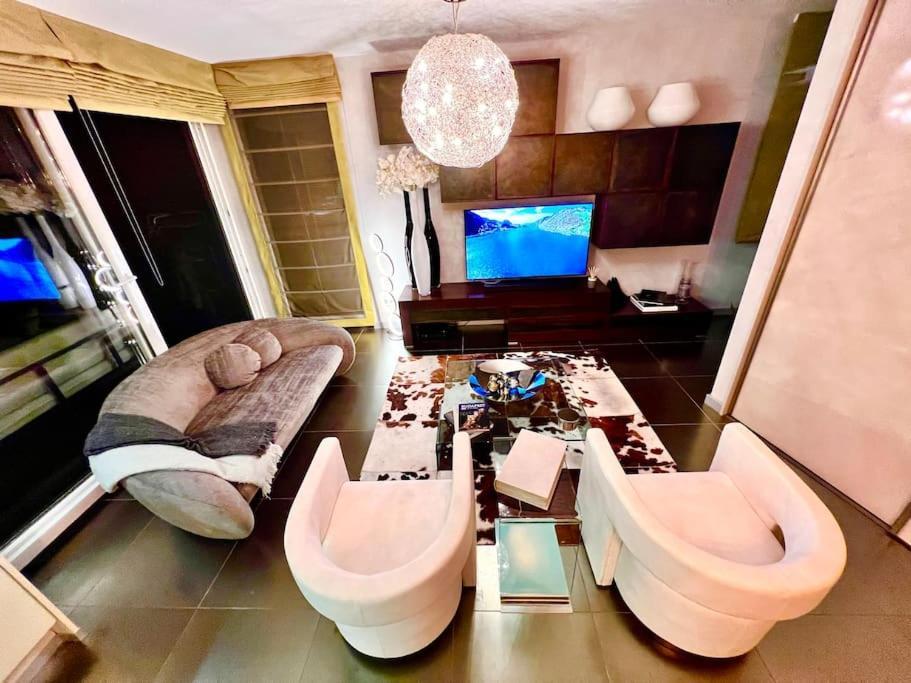 Hilltop Views, Design - Buda Hills - With Free Garage * Budapest
