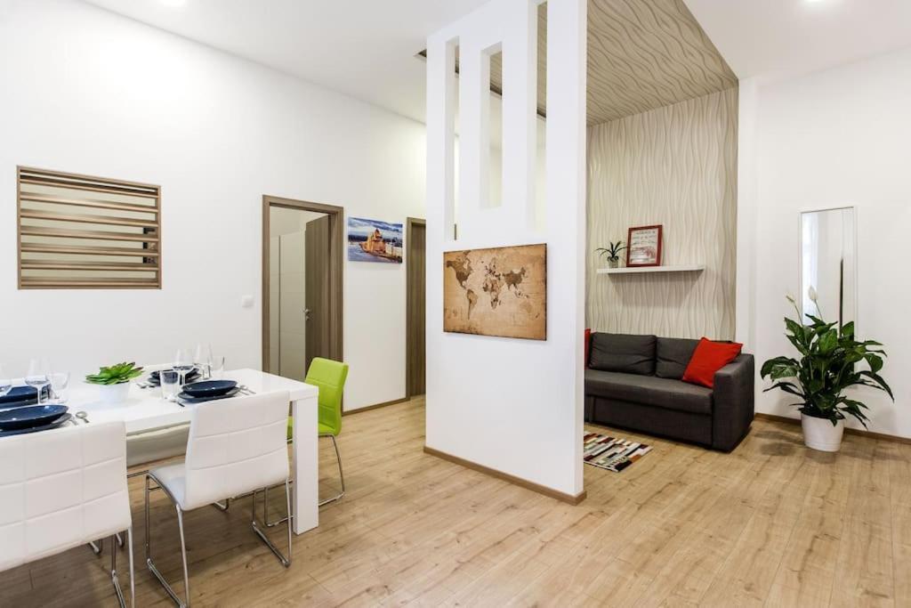 Designer Dream In The Ruin Bar District W A/c Apartman *