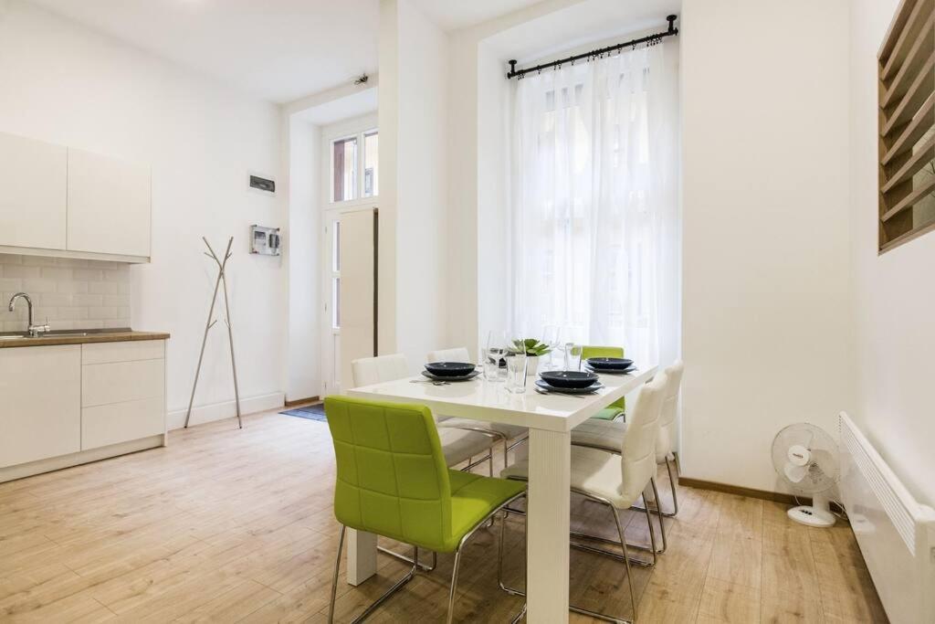 Apartman Designer Dream In The Ruin Bar District W A/c *
