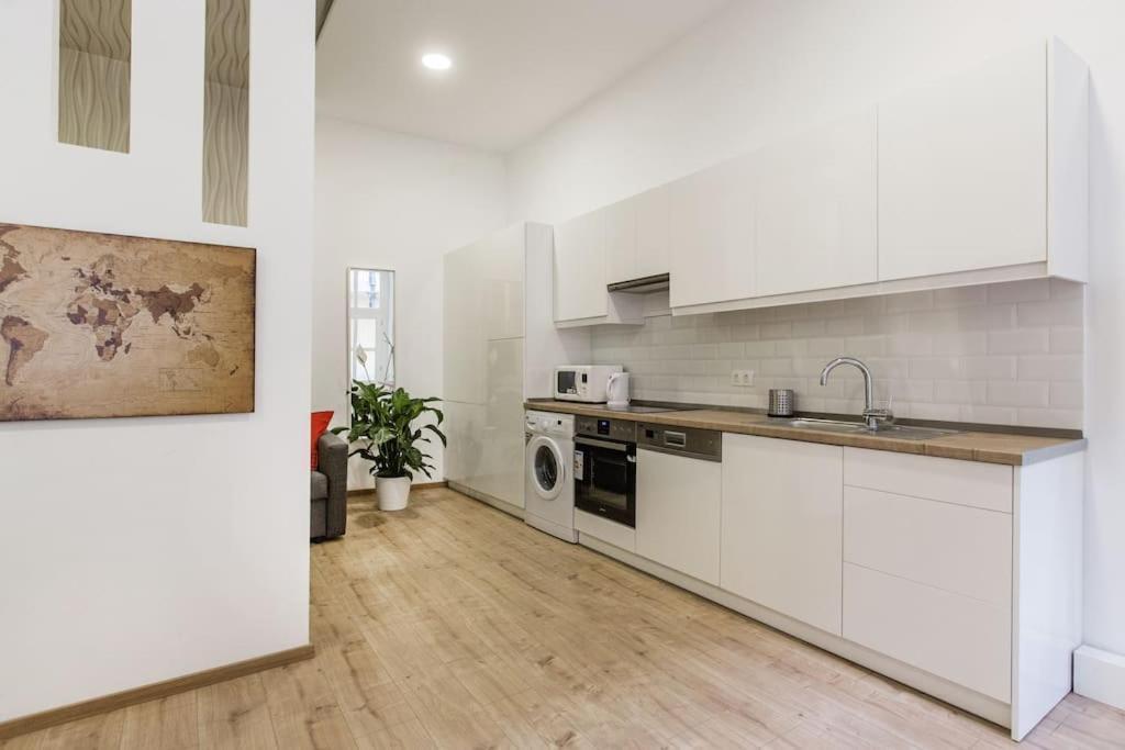 Designer Dream In The Ruin Bar District W A/c Apartman *