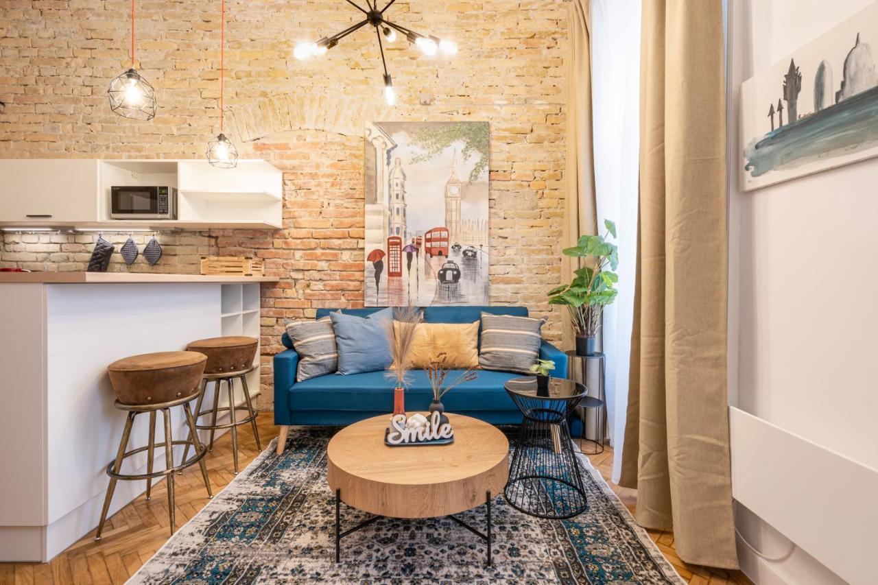Comfy Downtown Hideaway With Urban Touch *