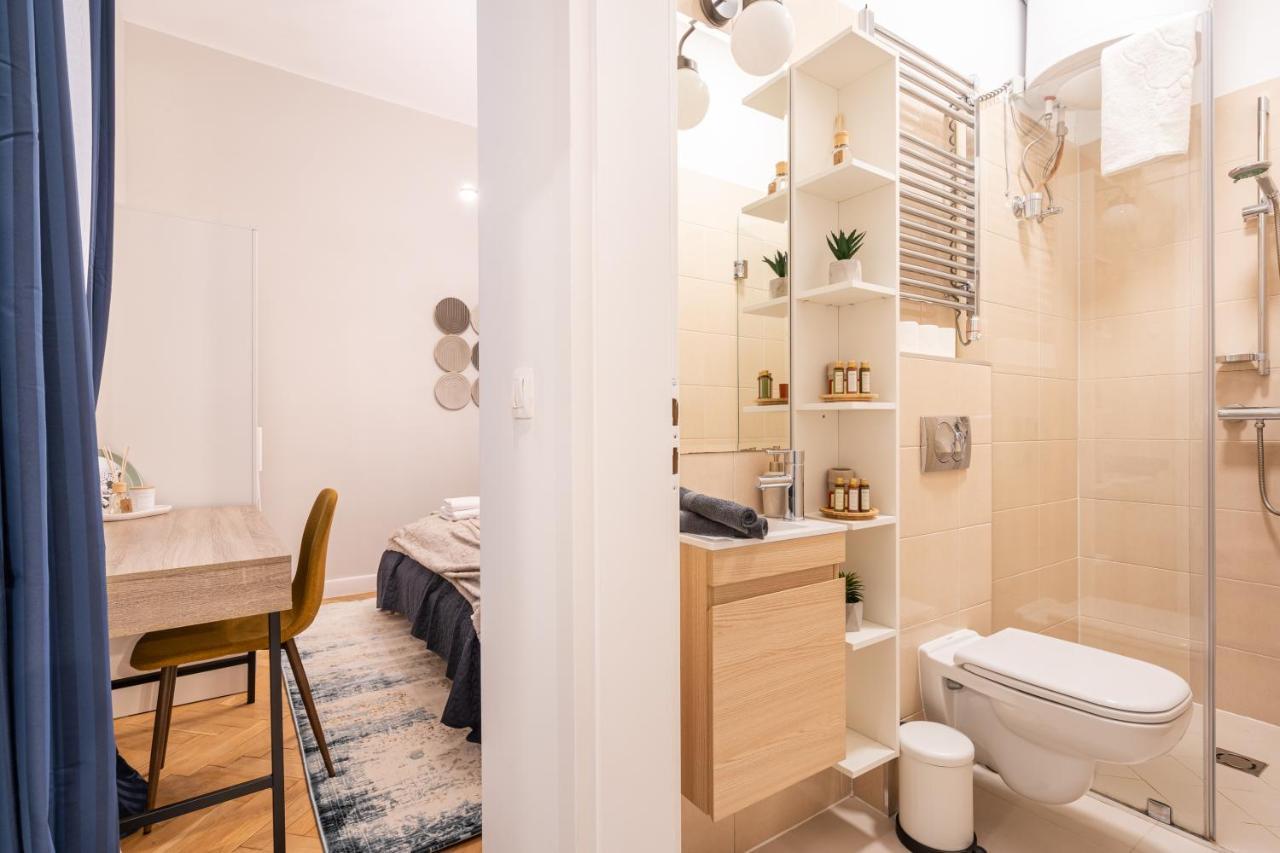 Comfy Downtown Hideaway With Urban Touch