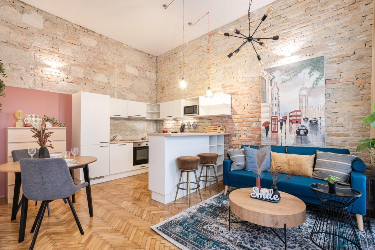 Comfy Downtown Hideaway With Urban Touch Apartamento