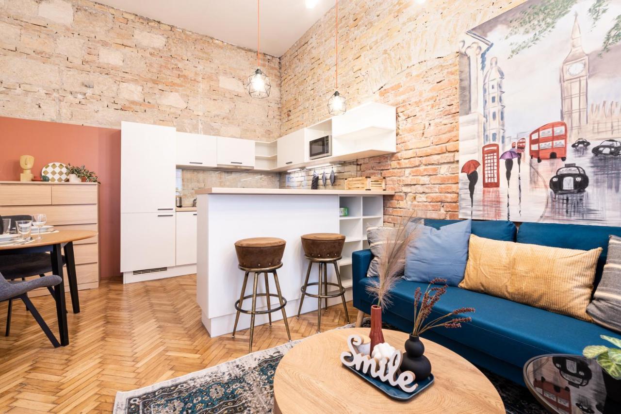 Comfy Downtown Hideaway With Urban Touch *