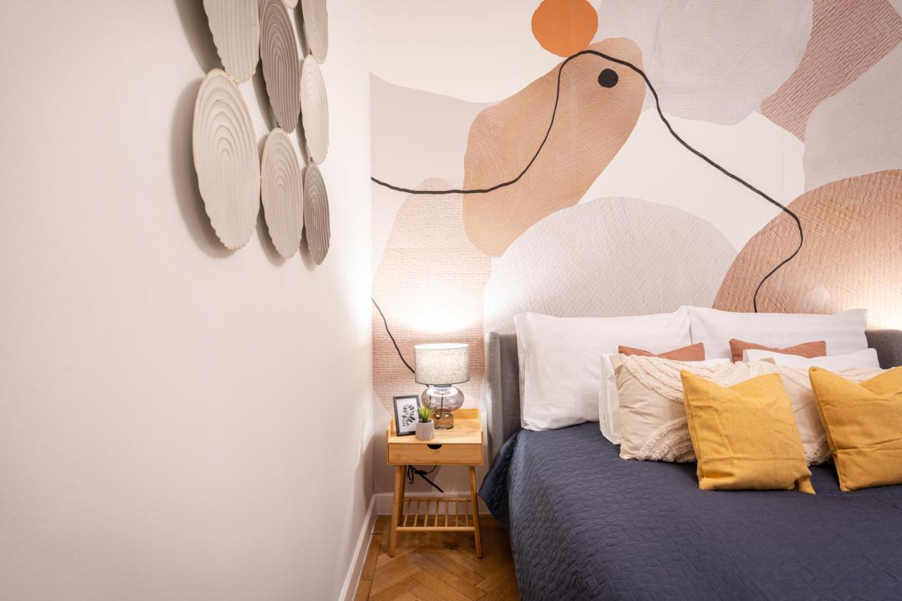 Comfy Downtown Hideaway With Urban Touch