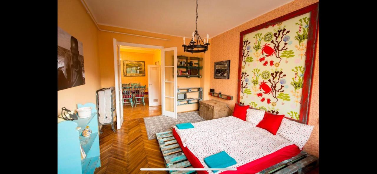 Cosy Art Flats In Central Boedapest