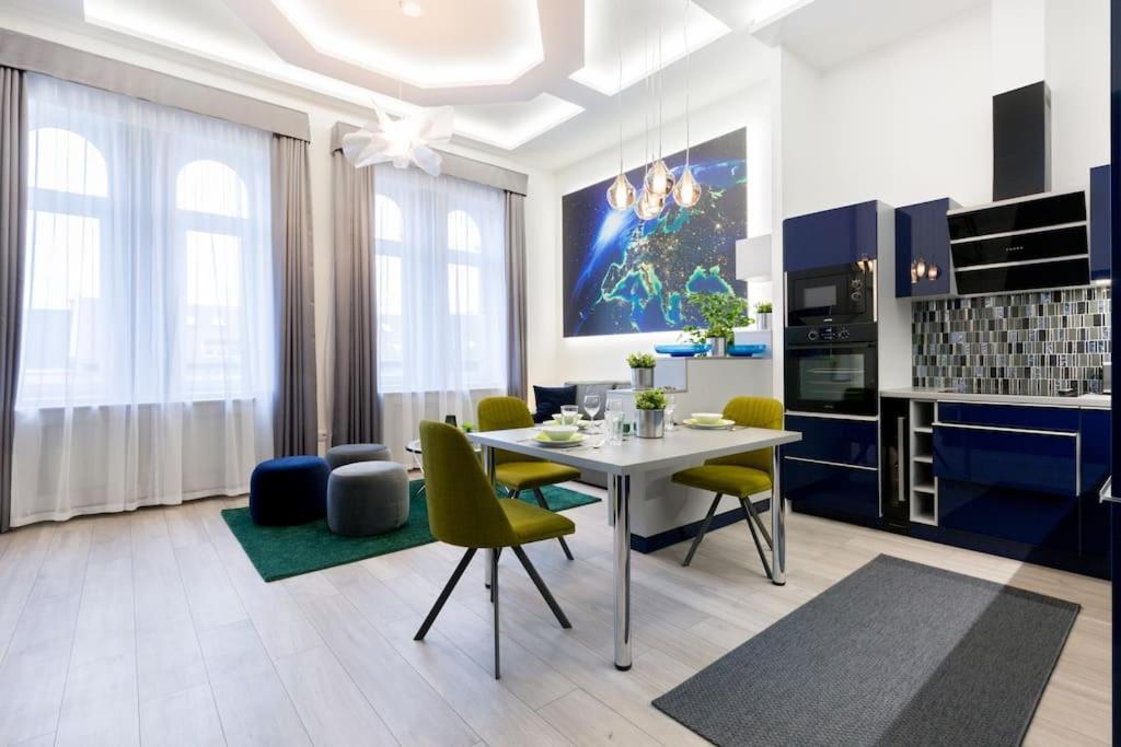 Grand & Luxurious In The Heart Of Budapest, 2br & 2bt *