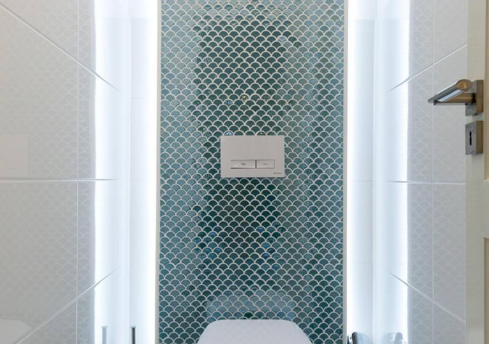 Apartment Grand & Luxurious In The Heart Of Budapest, 2br & 2bt Budapest