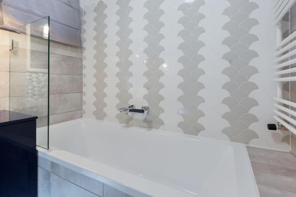 Apartment Grand & Luxurious In The Heart Of Budapest, 2br & 2bt