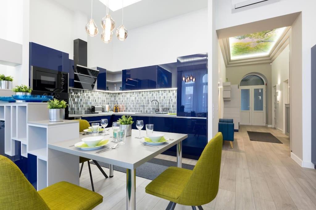 Grand & Luxurious In The Heart Of Budapest, 2br & 2bt *