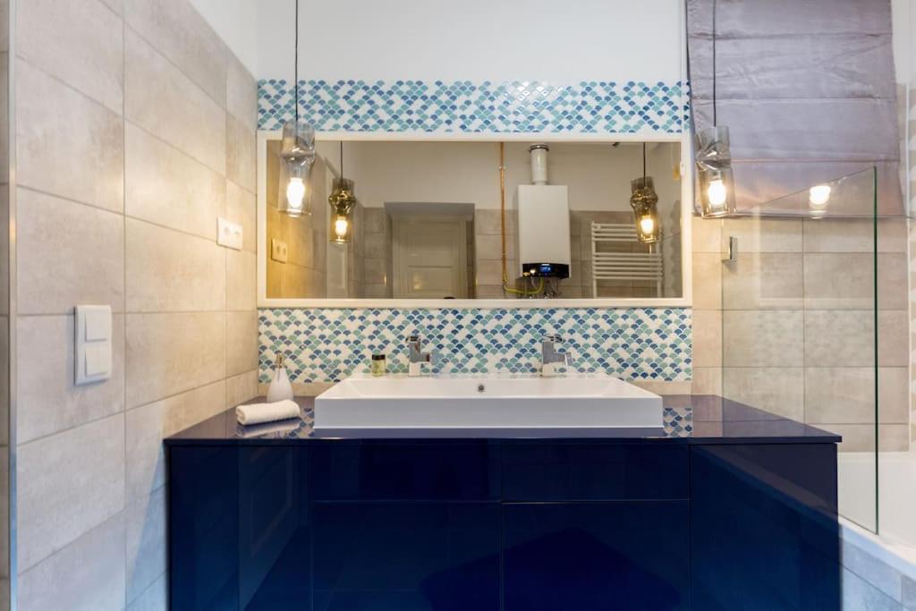 Grand & Luxurious In The Heart Of Budapest, 2br & 2bt