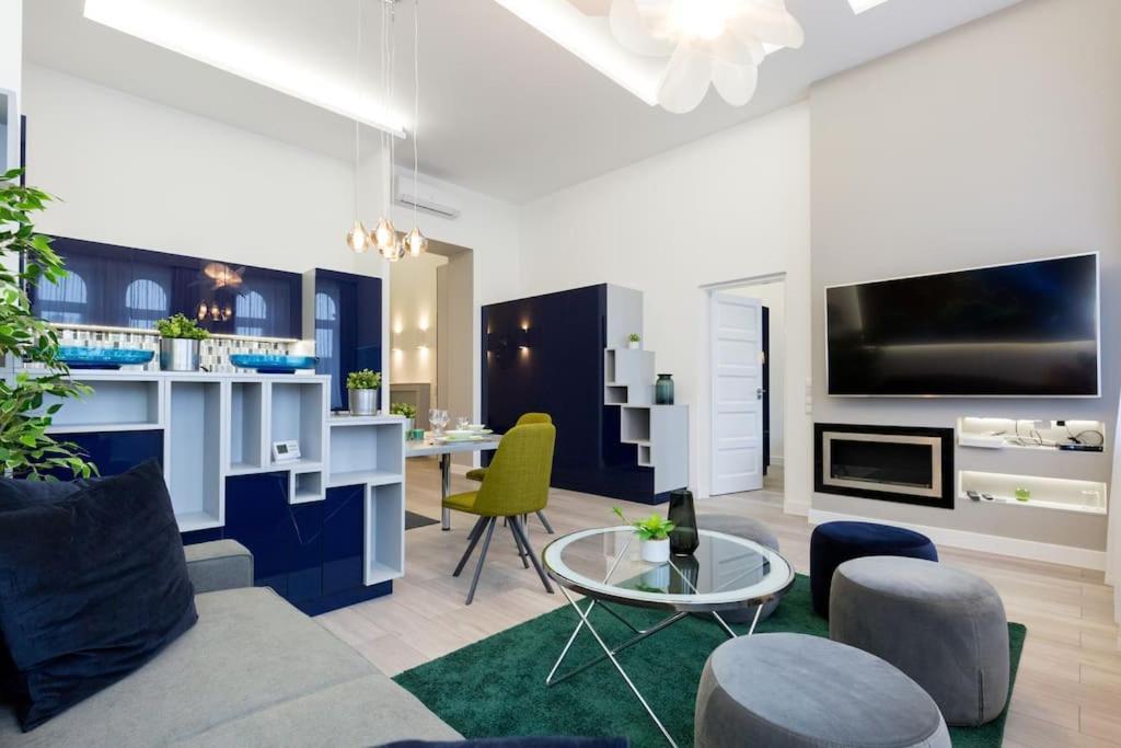 Grand & Luxurious In The Heart Of Budapest, 2br & 2bt Apartment Budapest