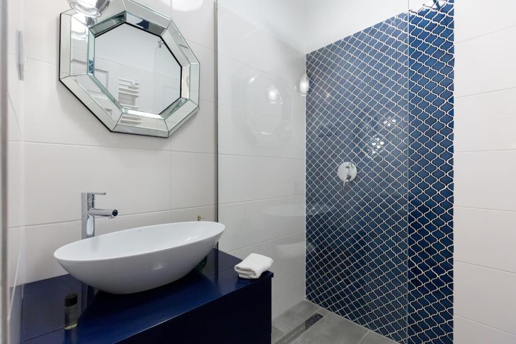 Grand & Luxurious In The Heart Of Budapest, 2br & 2bt *