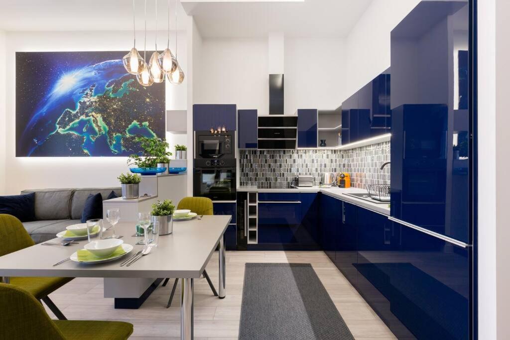 Grand & Luxurious In The Heart Of Budapest, 2br & 2bt Apartment Budapest