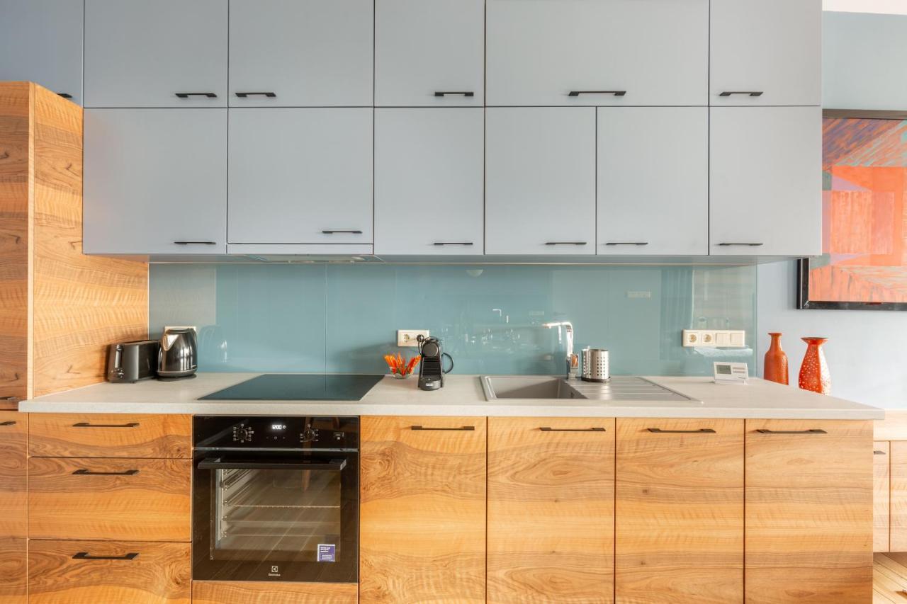 Bauhaus Luxury 2-bedroom In The Absolute Center *