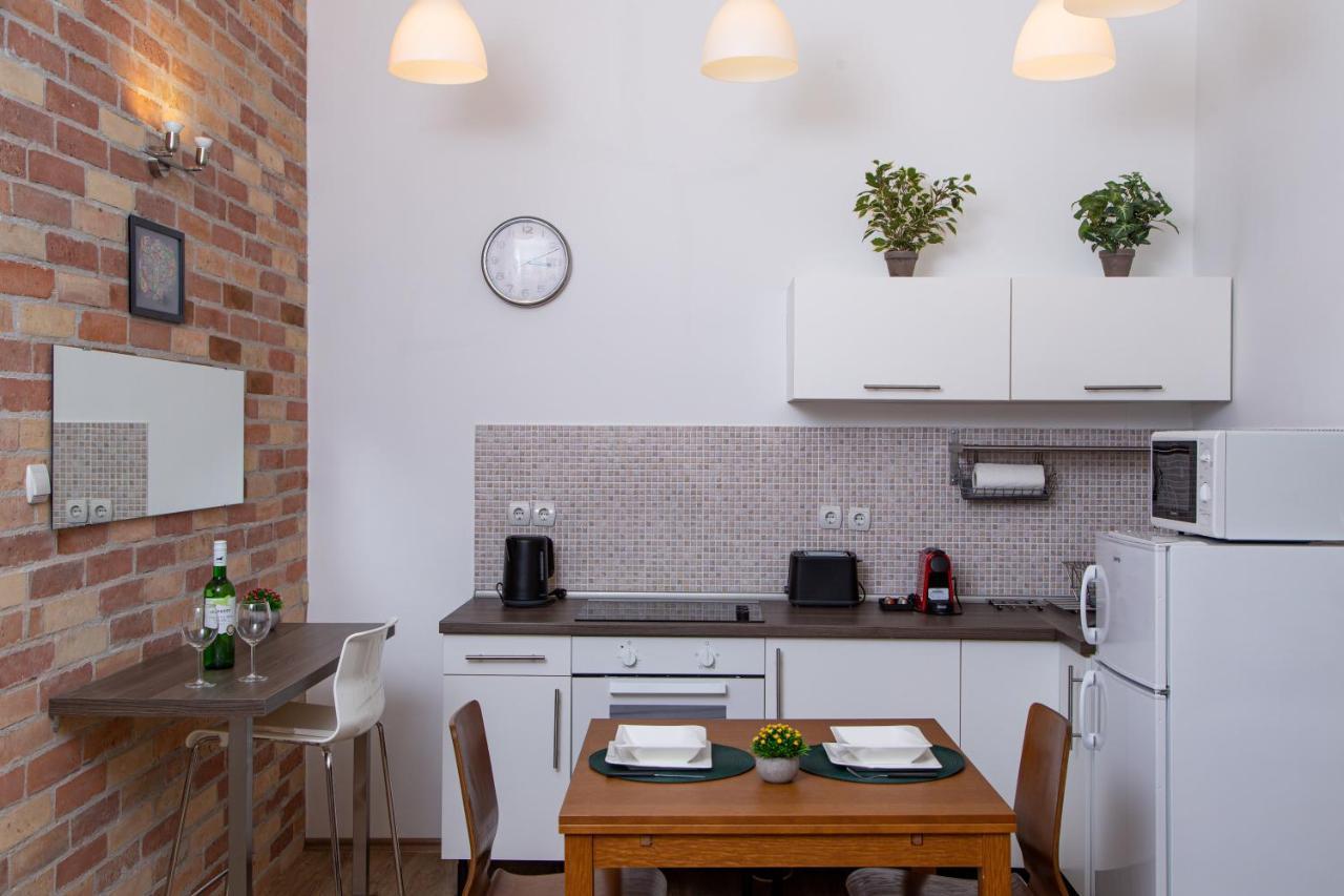 Eoetvoes Residence *