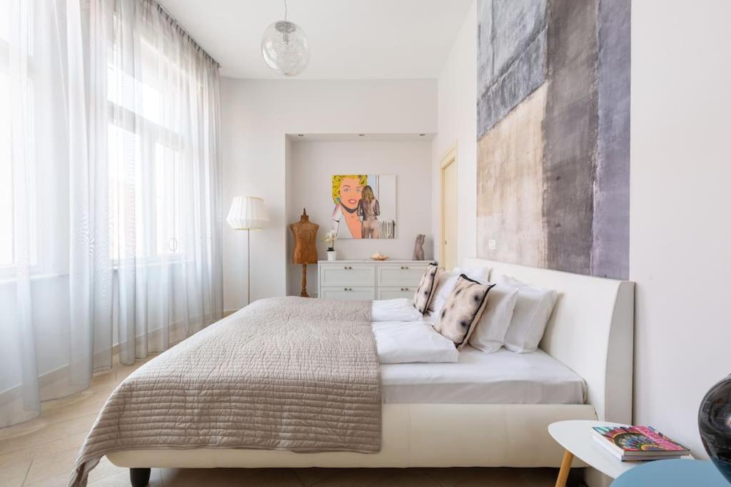 Designer Dream With Balcony At Vaci Street Appartamento Budapest