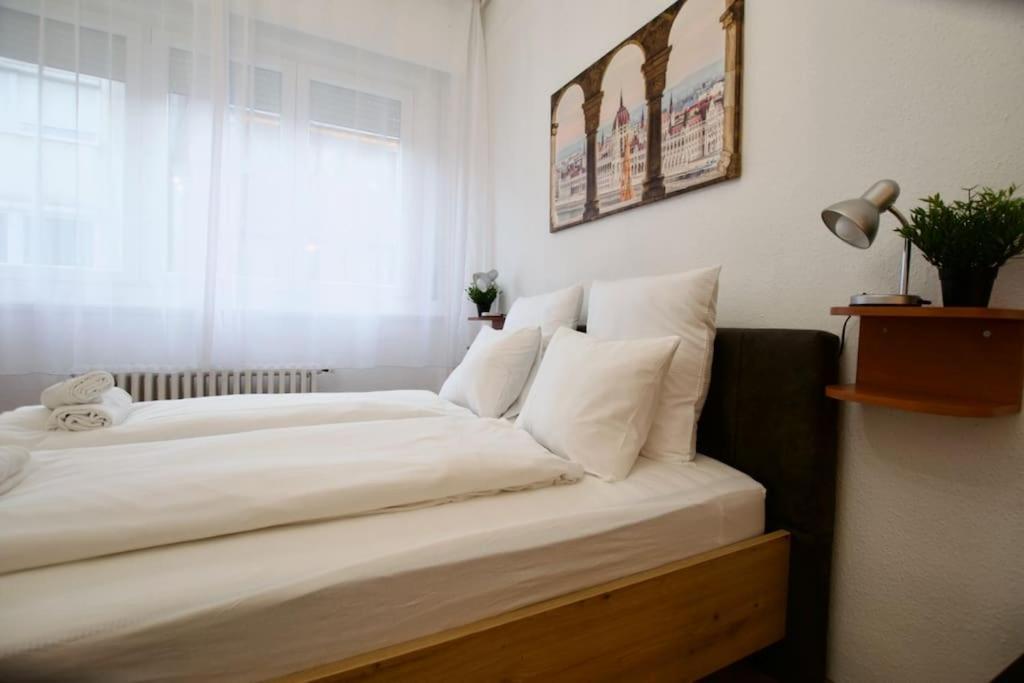 Standard By Hi5- Aranykez Budapest