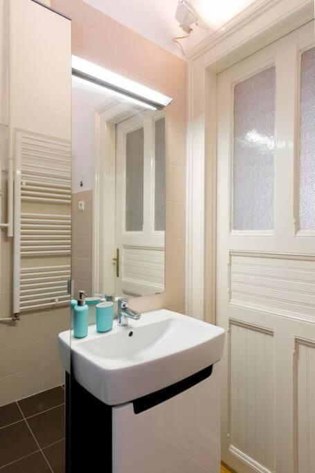 Hidden Gem 1 Bedroom Next To Opera Apartmán