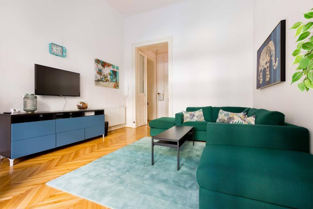 Hidden Gem 1 Bedroom Next To Opera *