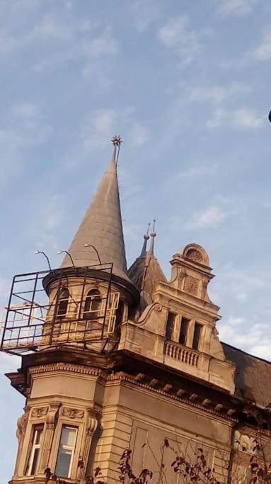 Bright Sunny At Keleti Station,near Citycenter *
