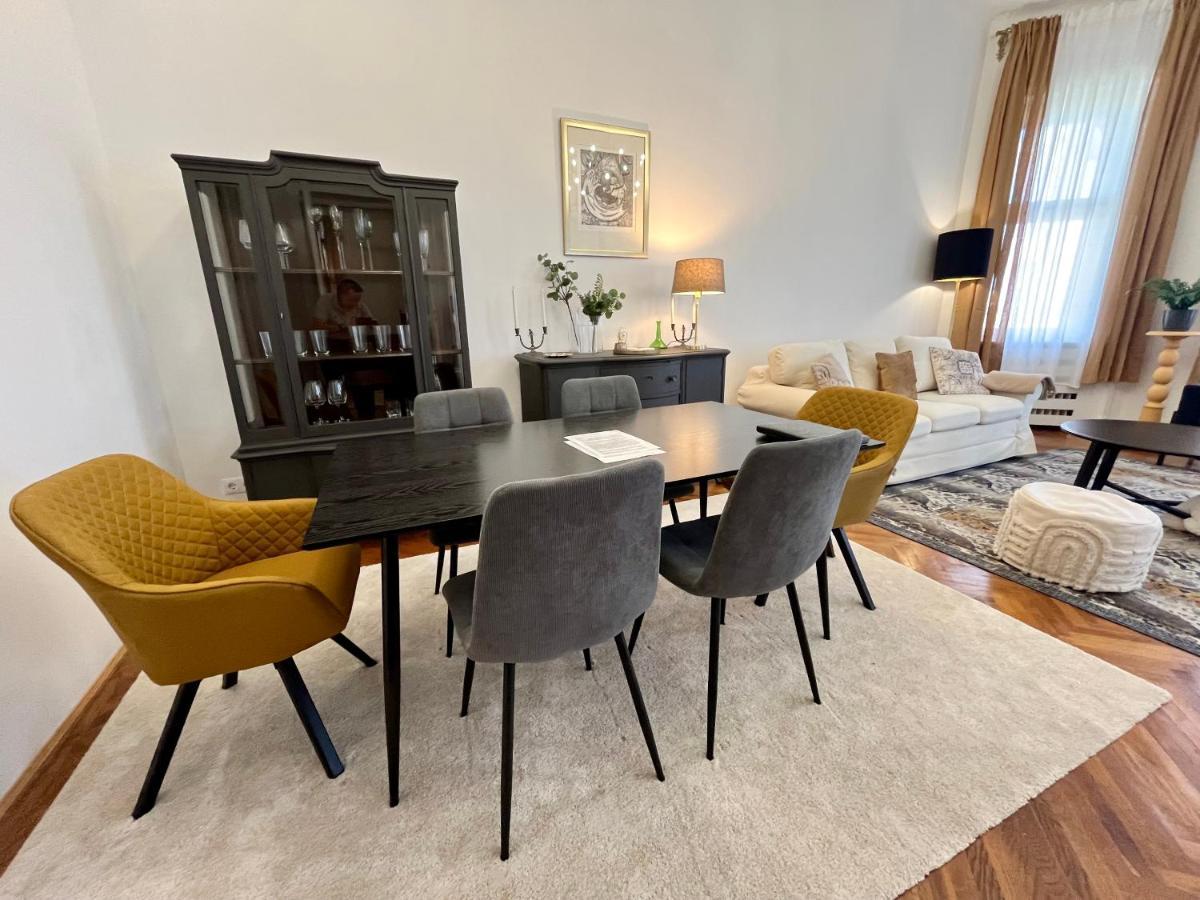Hillside Luxury With Free Garage Lejlighed *