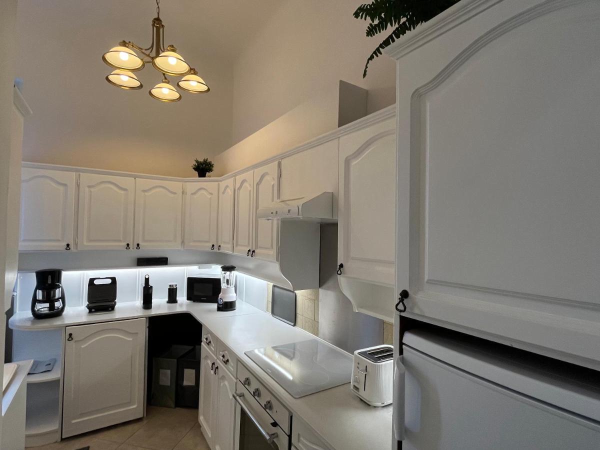 Hillside Luxury With Free Garage Lejlighed