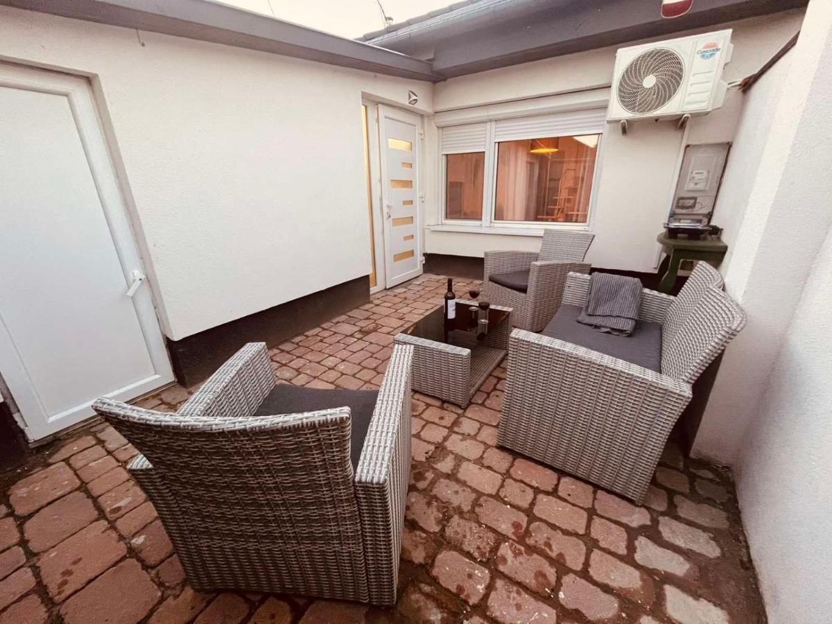 King House & Garden With Ac And Free Parking Possibility