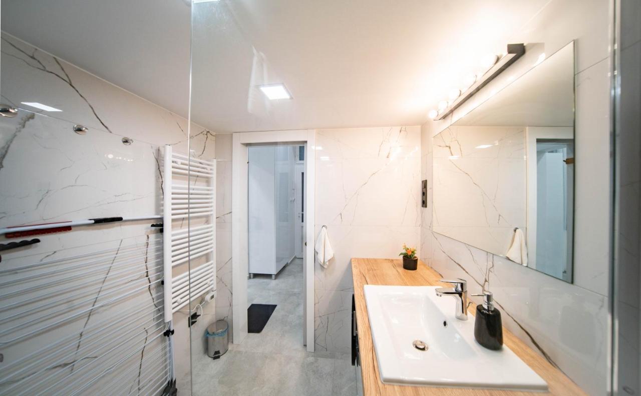 Free Parking Basilica Leo's - Ac, Wi-fi, Smart Tv *