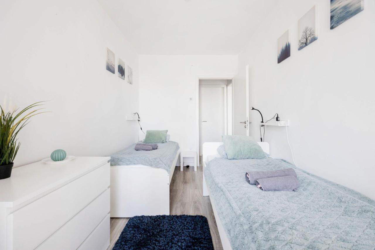 Modern Riverside With Free Parking Apartman