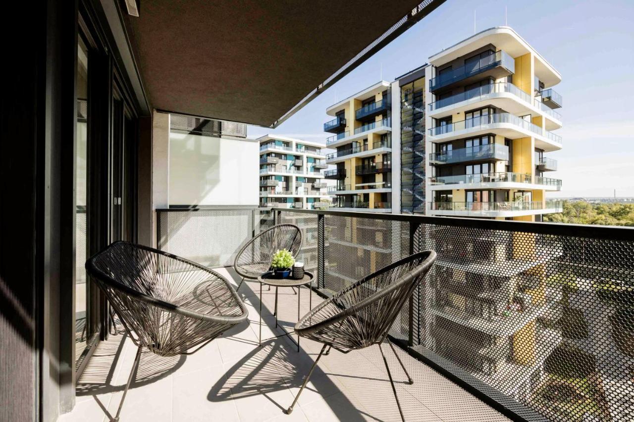 Modern Riverside With Free Parking