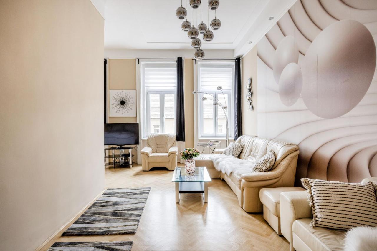 Apartment Bubbles *